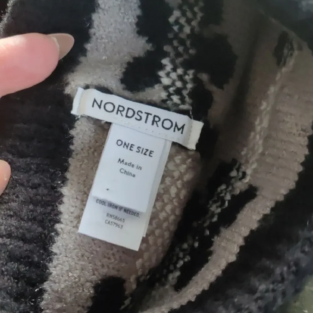 Nordstrom Black and White Floral Pom-Pom Beanie
